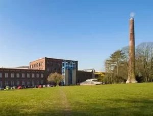 l'ENSA: de la fabrique de bretelles à l'école d'architecture